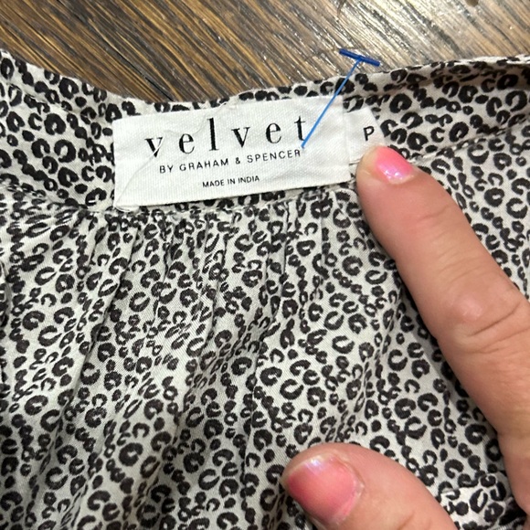 Velvet by Graham and Spencer size P blouse - Picture 5 of 8